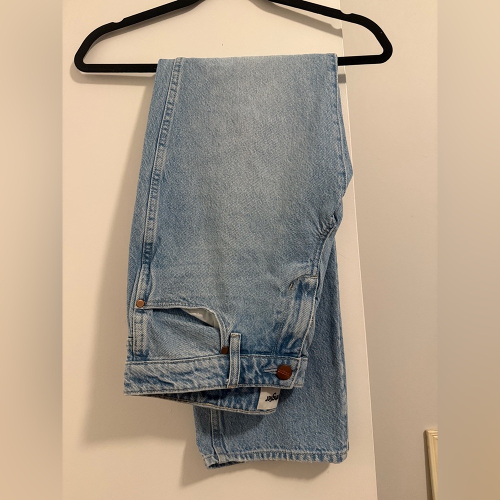 Wrangler Low Rise Claudia Straight Light Denim size 8